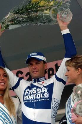 Etappensieger Alessandro Petacchi (Italien Fassa Bortolo) jubelt -  Radsport Herren 88. Giro d Italia 2005, dItalia, ProTour, Straßenradsport, Rad, Straße Einzelbild 15. Etappe: Livigno - Lissone Freude,