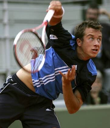 Philipp Kohlschreiber (Deutschland) - Aufschlag Tennis Herren French Open 2005, Grand Slam, ATP Tour Einzelbild Roland Garros Paris Dynamik,