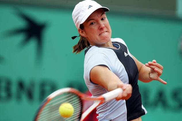 Justine Henin-Hardenne (Belgien) - Vorhand Tennis Damen French Open 2005, Grand Slam, WTA Tour Einzelbild Roland Garros pan9345 Paris  