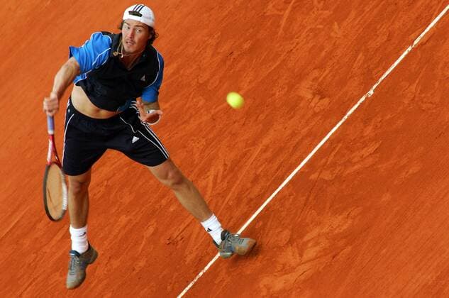 Marat Safin (Rußland) - Aufschlag Tennis Herren French Open 2005, Grand Slam, ATP Tour, Sand, Sandplatz, Sandplatztennis, Sandplatzturnier, Einzelbild Roland Garros pan9346 Paris  