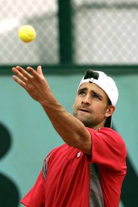 Nicolas Kiefer (Deutschland) - Aufschlag Tennis Herren French Open 2005, Grand Slam, ATP Tour Einzelbild Roland Garros Paris