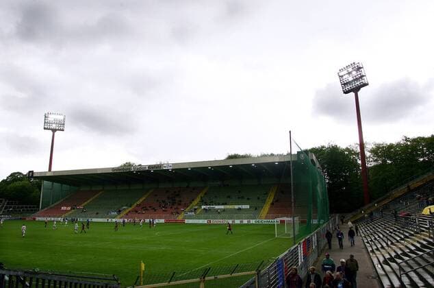 Tristesse im Krefelder Grotenburg Stadion - schlechtes Wetter und leere Ränge Fußball Herren Regionalliga Nord 2004 2005, 3. Liga, KFC Uerdingen 05, Vdig Totale Grotenburg Stadion Krefeld
