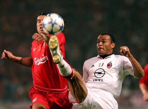 Cafu (Milan, re.) gegen Milan Baros (Liverpool) Fußball EC 1 Herren Champions League 2004 2005, Finale, Endspiel, AC Mailand - Liverpool FC 6:5 n. E. Gruppe Istanbul Dynamik,