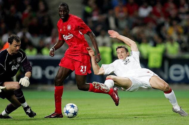 Andriy Shevchenko (Milan, re.) gegen Djimi Traore (Mitte) und Torwart Jerzy Dudek (beide Liverpool) Fußball EC 1 Herren Champions League 2004 2005, Finale, Endspiel, AC Mailand - Liverpool FC 5:6 n.E. Gruppe Istanbul Dynamik, Kampf