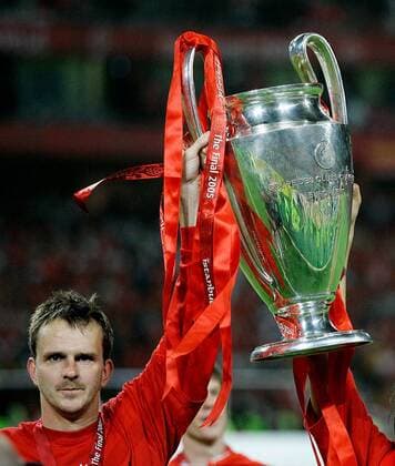 Dietmar Hamann (Liverpool) präsentiert stolz die Trophäe Fußball EC 1 Herren Champions League 2004 2005, Finale, Endspiel, FC Liverpool, Europacupsieg, Europacupsieger Einzelbild Istanbul