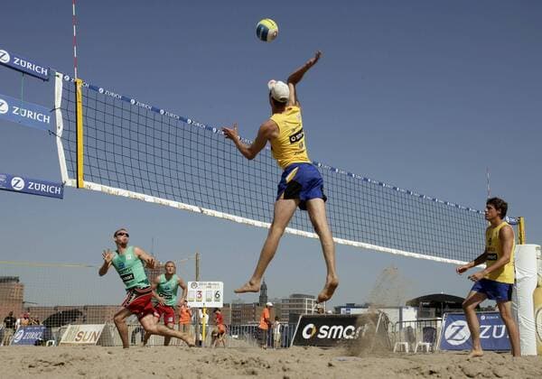 Beachvolleyballer steigt nach oben zum Schmetterschlag Beachvolleyball Herren Zurich Masters 2005, Beach, Qualifikation Gruppe Symbol, Feature Hamburg Dynamik, Höhe,