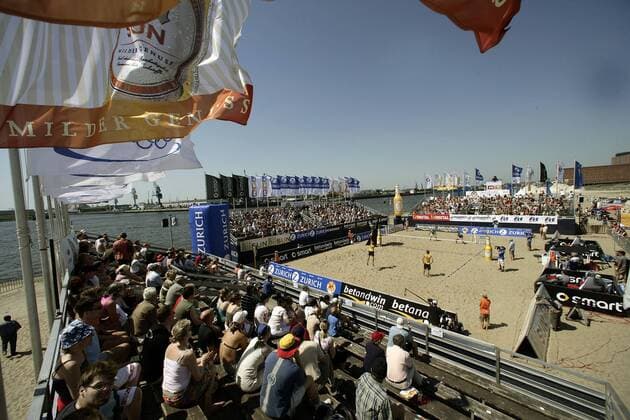 Spiel des Hamburger Zuerich Masters am Strandkai an der Elbe Beachvolleyball Damen Zuerich Masters 2005, Beach Totale Hamburg