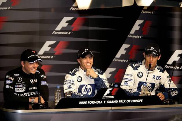 Kimi Räikkönen (Finnland McLaren Mercedes, li.), Nick Heidfeld (Deutschland, Mitte) und Mark Webber (Australien beide BMW Williams) bei der Pressekonferenz nach dem Qualifying Motorsport Grand Prix Herren Großer Preis von Europa 2005, Formel 1 Weltmeisterschaft, F1, F, GP, WM, Qualifying Gruppe Nürburgring Nürburg