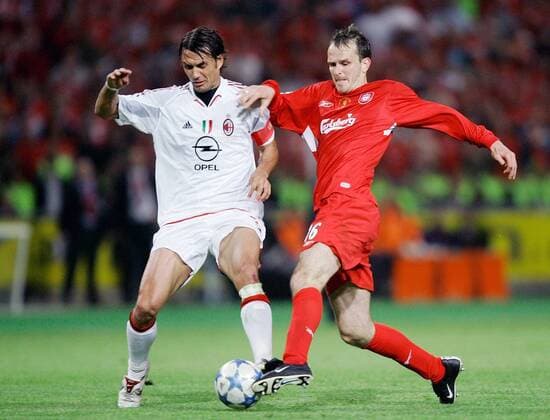 Paolo Maldini (Milan, li.) gegen Dietmar Hamann (Liverpool) Fußball EC 1 Herren Champions League 2004 2005, Finale, Endspiel, AC Mailand - Liverpool FC 5:6 n. E. Gruppe Istanbul Dynamik, Kampf,