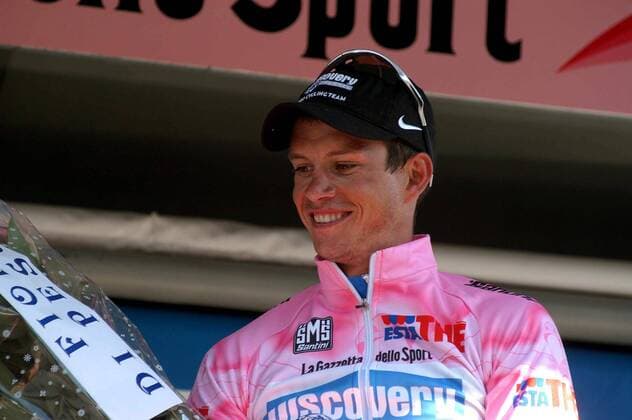 Giro d Italia, Siegerehrung 19. Etappe: Paolo Savoldelli (Italien Discovery Channel) bleibt im rosa Trikot des Gesamtführenden -  Radsport Herren 88. Giro d Italia 2005, dItalia, Straßenradsport, Straße, Rad, ProTour, Einzelbild 19. Etappe: Savigliano - Sestriere Freude,