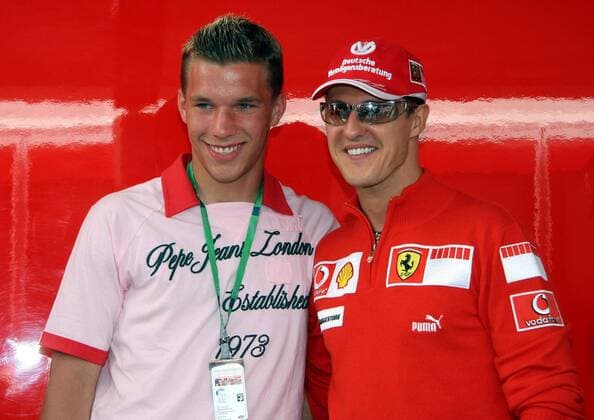 Michael Schumacher (Ferrari, re.) und Lukas Podolski (beide Deutschland) Motorsport Grand Prix Herren Großer Preis von Europa 2005, Formel 1 Weltmeisterschaft, F1, F, GP, WM Gruppe Nürburgring Nürburg
