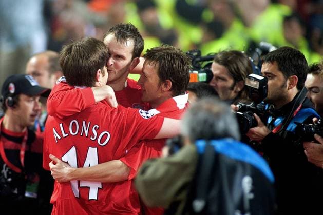 Siegesjubel Liverpool v.li.: Xabi Alonso, Dietmar Hamann und Vladimir Smicer Fußball EC 1 Herren Champions League 2004 2005, Finale, Endspiel, FC Liverpool, Vdig Gruppe Istanbul Freude, Begeisterung,