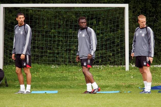 Während des Trainings - v.li.: Kevin Kuranyi, Gerald Asamoah und Mike Hanke (alle Deutschland) Fußball Herren Nationalmannschaft 2005, Nationalteam, Training, Vorbereitung, Vdig Gruppe