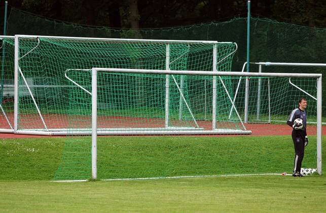 Torwart Jens Lehmann (Deutschland) allein im Tor Fußball Herren Nationalmannschaft 2005, Nationalteam, Training, Vorbereitung Totale München