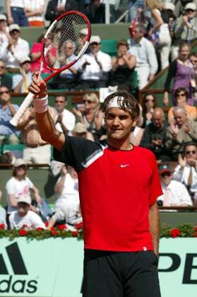 Roger Federer (Schweiz) dankt den Zuschauern Tennis Herren French Open 2005, Grand Slam, ATP Tour, Viertelfinale Einzelbild pan9607 Paris, Roland Garros  