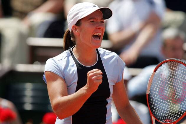 Justine Henin Hardenne (Belgien) jubelt Tennis Damen French Open 2004 2005, WTA Tour, Grand Slam, Vdig Einzelbild pan9624 Paris, Roland Garros Freude, Begeisterung,  