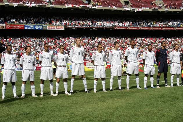 Nationalhymne England v.li.: Ashley Cole, Michael Owen, Jermaine Jenas, Joe Cole, Peter Crouch, Phil Neville, Michael Carrick, Zatyai Knight, Glen Johnson, Torwart David James und David Beckham - (Icon9182357) Fußball Länderspiel Herren Länderspiel 2005, Freundschaftsspiel, Test, Testspiel, Nationalmannschaft, Nationalteam, Vdig Totale East Rutherford EDITORIAL USE ONLY