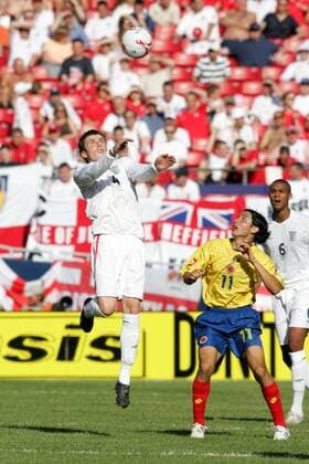 Michael Carrick (li., England) - Kopfball, Elkin Soto Jaramillo (Kolumbien) schaut zu - (Icon9182386) Fußball Länderspiel Herren Länderspiel 2005, Freundschaftsspiel, Test, Testspiel, Nationalmannschaft, Nationalteam, Vdig Gruppe East Rutherford Dynamik, Höhe Überlegenheit EDITORIAL USE ONLY