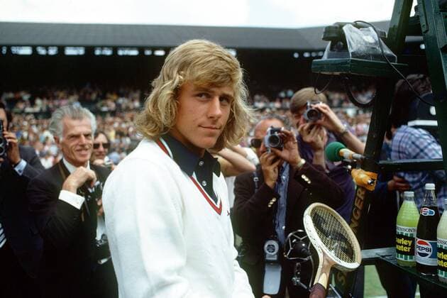 He is a Supermodel - Björn Borg (Schweden), umringt von Fotografen -  Tennis Herren All England Championships 1973, Grand Slam, ATP Gruppe Wimbledon Aufnahmedatum geschätzt London
