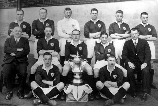 Fußball, Trainerhistorie, FC Arsenal Arsenal, hi.v.li.: A. Baker, J. Lambert, Torwart C. Preedy, W. Seedon, E. Hapgood, R. John, Mitte: Trainer Herbert Chapman, D. Jack, T. Parker, A. James, Co Trainer T. Whittaker, vorn: J. Hulme, C. Bastin - Fußball Herren FA Cup 1929 1930, Englischer Pokal, Pokalsieger, Arsenal FC London Totale London
