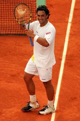 Mariano Puerta (Argentinien) dankt den Anhängern Tennis Herren French Open 2005, Grand Slam, ATP Tour, Halbfinale Einzelbild pan9629 Paris Roland Garros Freude,  