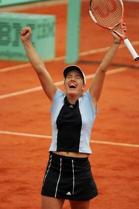 Justine Henin Hardenne (Belgien) -Siegerin der French Open 2005 Tennis Damen French Open 2005, Grand Slam, WTA Tour, Finale Endspiel Einzelbild pan9639 Paris, Roland Garros Glück, Freude, Begeisterung,  