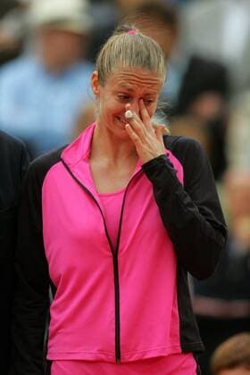 Mary Pierce (Frankreich) kann nach der Finalniederlage ihre Tränen nicht zurückhalten Tennis Damen French Open 2005, Grand Slam, WTA Tour, Finale Endspiel Einzelbild pan9639 Paris, Roland Garros Enttäuschung, Verzweiflung,  