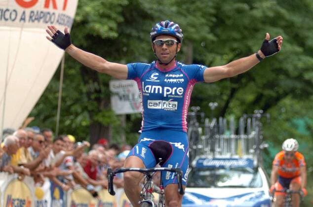 Gilberto Simoni (Lampre) gewinnt das Memorial Pantani - einen Rennen zu Ehren des früh verstorbenen Radprofis Marco Pantani (beide Italien) -  Radsport Herren Memorial Pantani 2005, Straßenradsport, Straße, Rad, Erinnerungsrennen, Erinnerung, erinnern Einzelbild