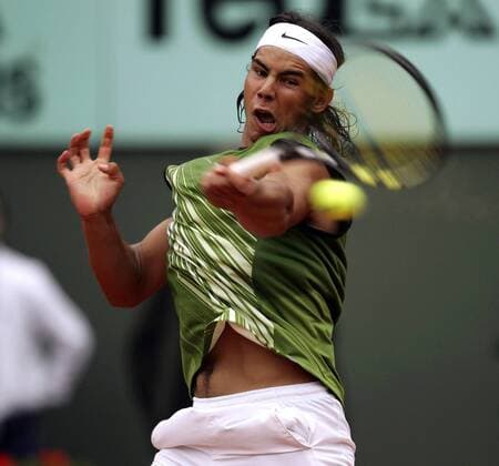 Rafael Nadal (Spanien) - Vorhand Tennis Herren French Open 2005, Grand Slam, ATP Tour, Finale, Endspiel Einzelbild Roland Garros Paris Dynamik,
