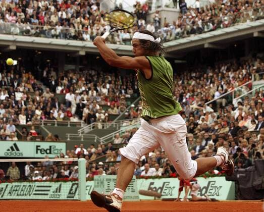 Rafael Nadal (Spanien) - Vorhand Tennis Herren French Open 2005, Grand Slam, ATP Tour, Finale, Endspiel Einzelbild Roland Garros Paris Dynamik,