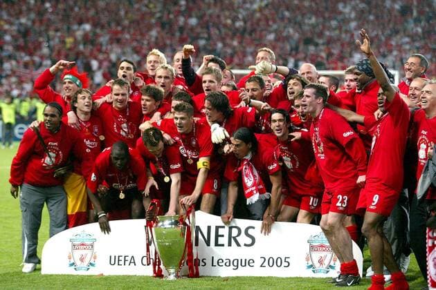 Champions League Sieger Liverpool mit dem Pokal Fußball EC 1 Herren Champions League 2004 2005, FC Liverpool, Finale, Endspiel, Vdig Totale Istanbul Freude, Begeisterung,