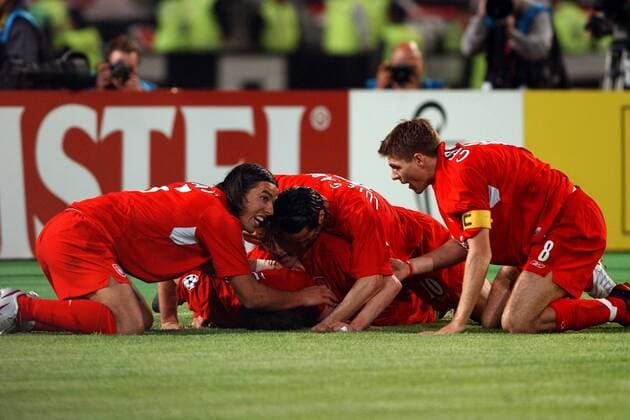Torjubel Liverpool: Steven Gerrard (re.), Milan Baros (li.), Luis Garcia (oben) und Vladimir Smicer (Mitte) Fußball EC 1 Herren Champions League 2004 2005, FC Liverpool, Finale, Endspiel, Vdig Gruppe Istanbul Freude,