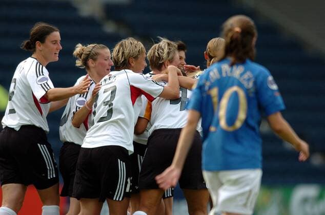 Torjubel Deutschland, V.li. Birgit Prinz, Anja Mittag und Sandra Minnert Fußball EM Damen Europameisterschaft 2005, Frauen, Frauenfußball, Gruppe B, Nationalmannschaft, Nationalteam Gruppe Preston Freude,