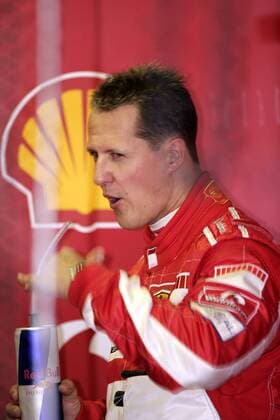 Michael Schumacher (Deutschland Ferrari) mit einer RedBull Trinkflasche Motorsport Grand Prix Herren Großer Preis von Kanada 2005, Formel 1 Weltmeisterschaft, F1, F, GP, WM Einzelbild Montreal