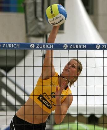 Sara Goller (Deutschland) - Schmetterschlag Beachvolleyball Damen Zürich Masters 2005, Zurich, Zuerich, Beach Einzelbild Essen Dynamik,