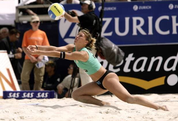 Hella Jurich (Deutschland) - Feldabwehr Beachvolleyball Damen Zürich Masters 2005, Zurich, Zuerich, Beach, Finale, Endspiel Einzelbild Essen Dynamik,