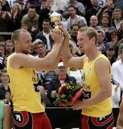 Marcus Popp (li.) und Kay Matysik (beide Deutschland) - Sieger des Zürich Masters 2005 in Essen Beachvolleyball Herren Zürich Masters 2005, Zurich, Zuerich, Beach, Finale, Endspiel Gruppe Essen Freude,