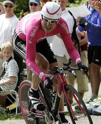 Jan Ullrich (Deutschland T Mobile) quält sich -  Radsport Herren Tour de Suisse 2005, Straßenradsport, Straße, Rad, ProTour, Zeitfahren, Einzelzeitfahren Einzelbild 2. Etappe: Weinfelden