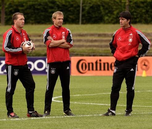 Das deutsche Trainergespann - v.li.: Torwarttrainer Andreas Köpke, Bundestrainer Jürgen Klinsmann und Co Trainer Joachim Löw (alle Deutschland) Fußball Herren Nationalmannschaft 2005, Nationalteam, Training, Vorbereitung, Deutschland Gruppe Frankfurt M.