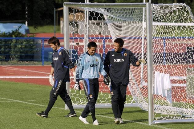 Die Torhüter Yoshikatsu Kawaguchi (Mitte), Yolchi Doi (re.) und Selgo Narazaki (alle Japan) gut gelaunt Fußball Herren FIFA Confederations Cup 2005, Confederationscup, Konföderationencup, Konföderationen Gruppe Hannover