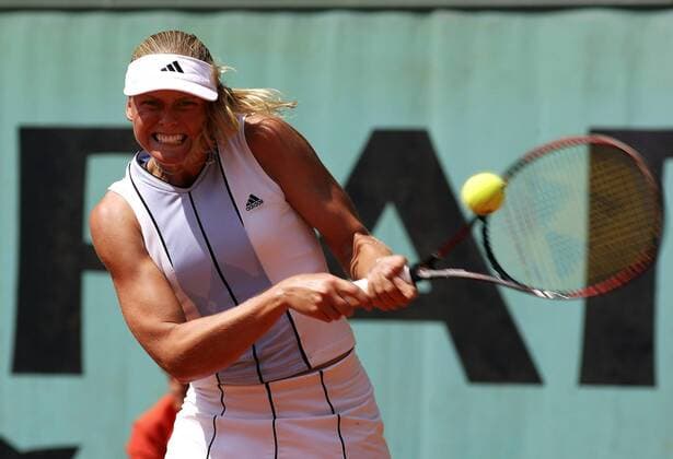 Anna Lena Groenefeld (Deutschland) - beidhändige Rückhand Tennis Damen French Open 2005, Grand Slam, WTA Tour Einzelbild Roland Garros Paris Dynamik,