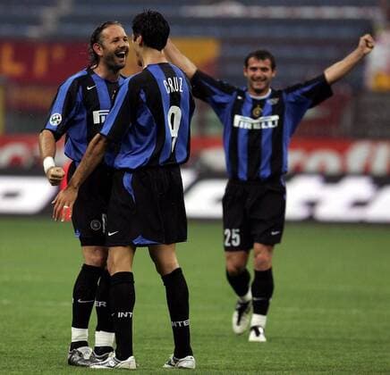 Torschütze Sinisa Mihajlovic (li.) und Julio Ricardo Cruz (beide Inter) - Torjubel Fußball Herren Coppa Italia 2004 2005, Italienischer Pokal, Pokalspiel, Finale, Endspiel, Pokalfinale Gruppe Mailand Freude,