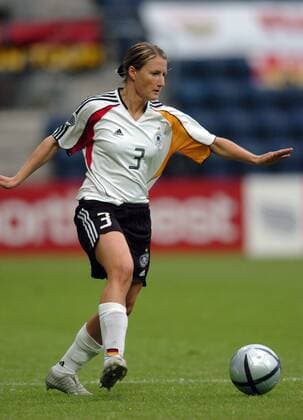 Sonja Fuss (Deutschland) am Ball Fußball EM Damen Europameisterschaft 2005, Frauen, Frauenfußball, Halbfinale, Länderspiel, Vdig Einzelbild Preston Dynamik,