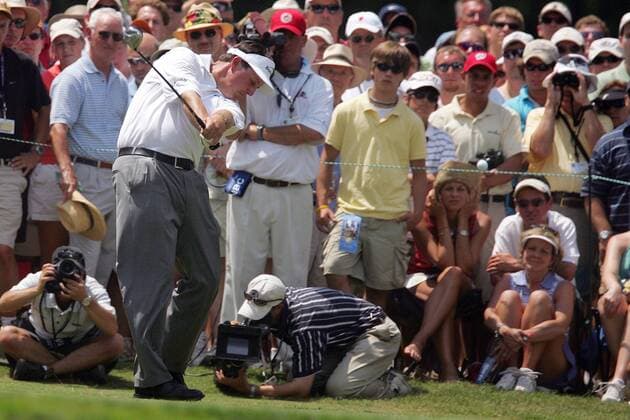 Phil Mickelson (USA) - Abschlag vor den Augen der Zuschauer und Fotografen - (Icon914234) Golf Herren US Open 2005, PGA Tour, Golfen Totale Pinehurst North Carolina EDITORIAL USE ONLY