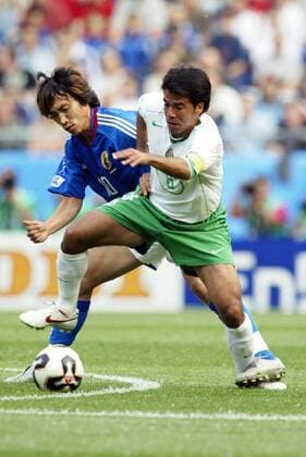 Pavel Pardo (Mexiko, re.) gegen Shunsuke Nakamura (Japan) Fußball Länderspiel Herren Confederations Cup 2005, Confederationscup, Konföderationencup, Konföderationen, Confedcup, Gruppe Hannover Dynamik,
