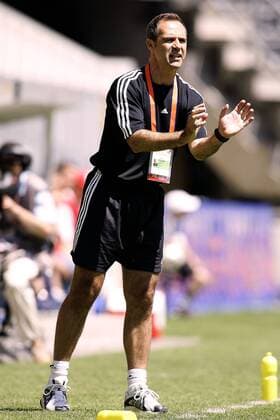Nationaltrainer Dale Mitchell (Kanada U20) gibt Anweisungen -  Fußball WM Herren U 20 Junioren Weltmeisterschaft 2005, Länderspiel, Gruppe E Einzelbild Kerkrade