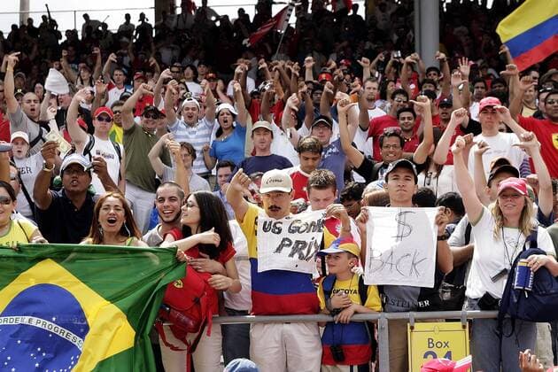 Enttäuschte Fans protestieren am Rande des GP der USA 2005 gegen die Ausführung des Rennens mit nur sechs Startern Motorsport Grand Prix Herren Großer Preis der USA 2005, Formel 1 Weltmeisterschaft, F1, F, GP, WM Totale Indianapolis Enttäuschung,
