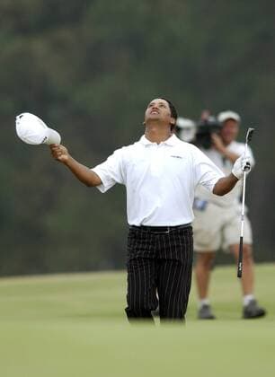 Michael Campbell (Neuseeland) bedankt sich bei höheren Mächten - (Icon7170025) Golf Herren US Open 2005, PGA Tour, Golfen Einzelbild Pinehurst Freude, EDITORIAL USE ONLY