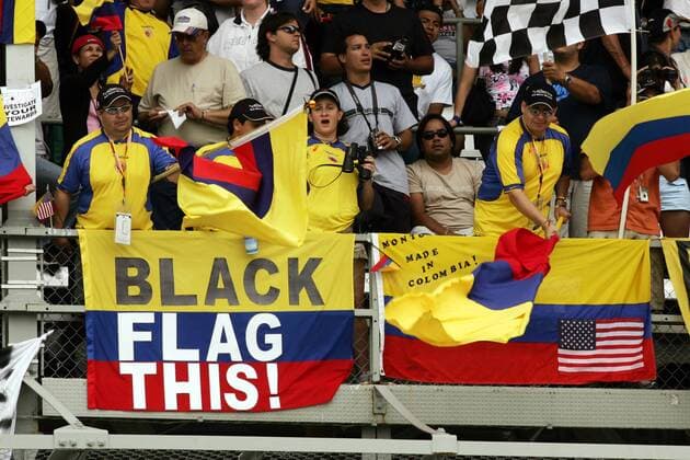 Fans von Juan Pablo Montoya (Kolumbien McLaren Mercedes) unterstützen ihren Fahrer und protestieren gegen die FIA Motorsport Grand Prix Herren Großer Preis von der USA 2005, Formel 1 Weltmeisterschaft, F1, F, GP, WM Gruppe Indianapolis