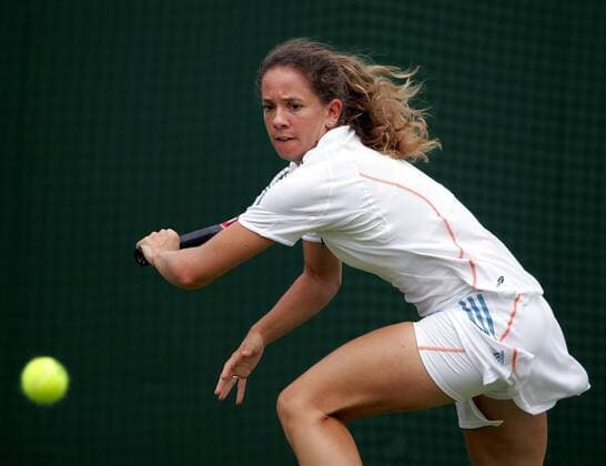 Patty Schnyder (Schweiz) - Rückhand Tennis Damen All England Championships 2005, Grand Slam, WTA Tour, Einzelbild Wimbledon London Dynamik,